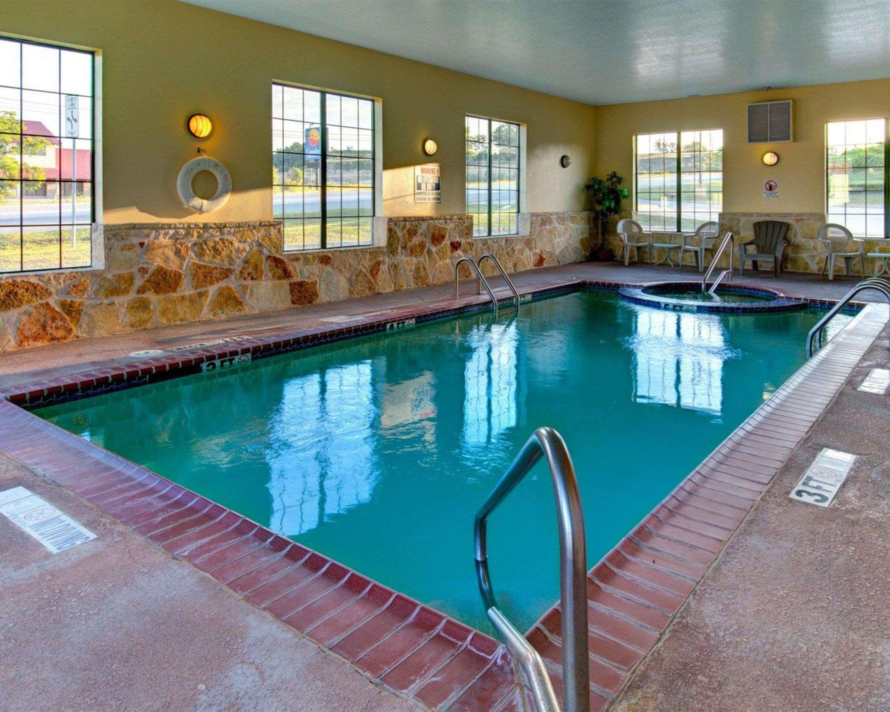 Quality Inn & Suites - Glen Rose Buitenkant foto